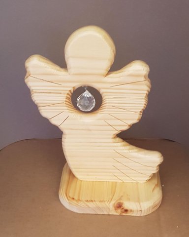 Schutzengel mit Kristall